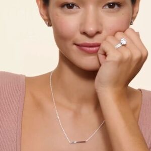 ❤️NWT Silver Diamond Bar Necklace